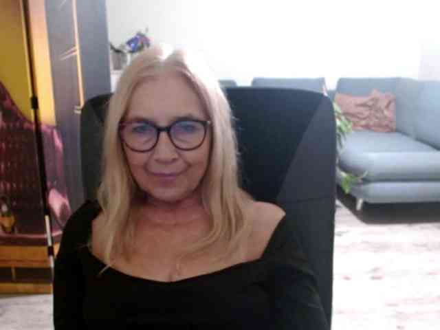 BlondeSofia webcam