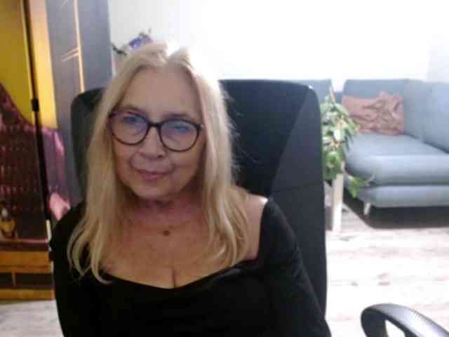 BlondeSofia webcam