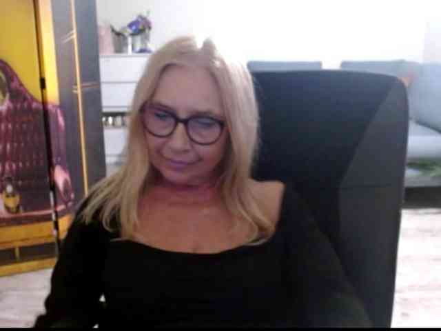 BlondeSofia webcam