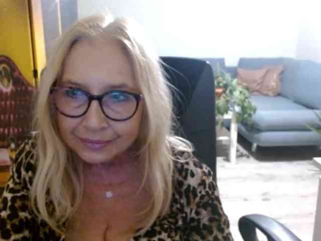 BlondeSofia webcam