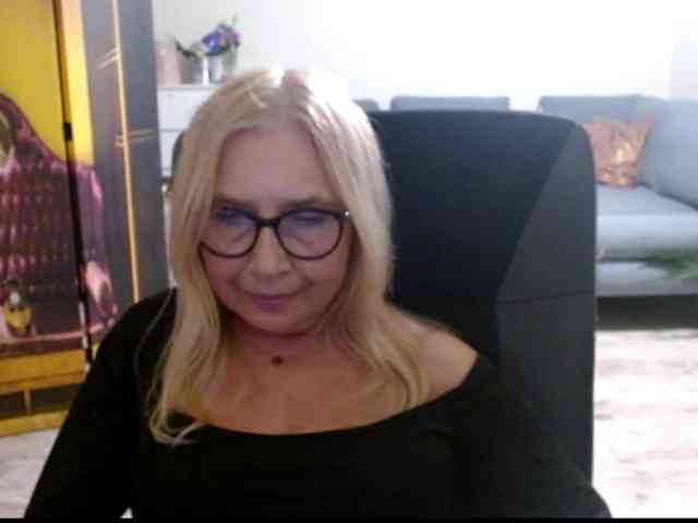 BlondeSofia webcam