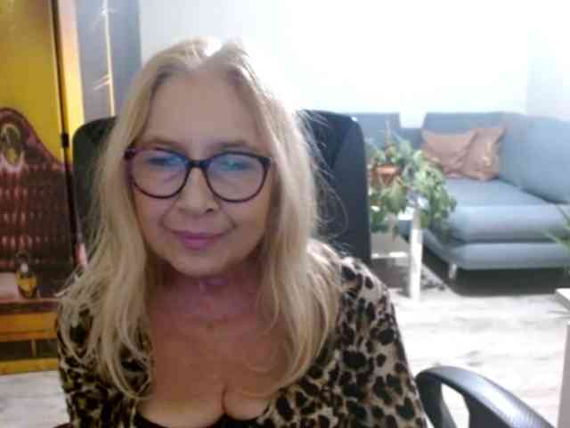 BlondeSofia webcam