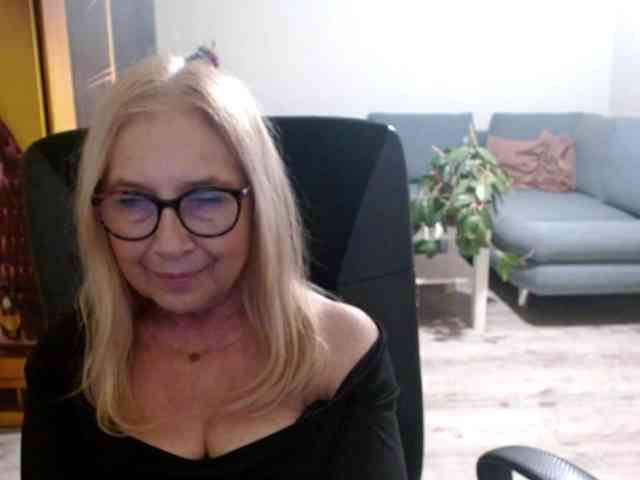 BlondeSofia webcam