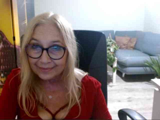 BlondeSofia webcam
