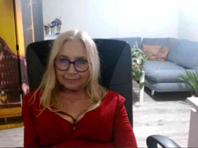 BlondeSofia webcam