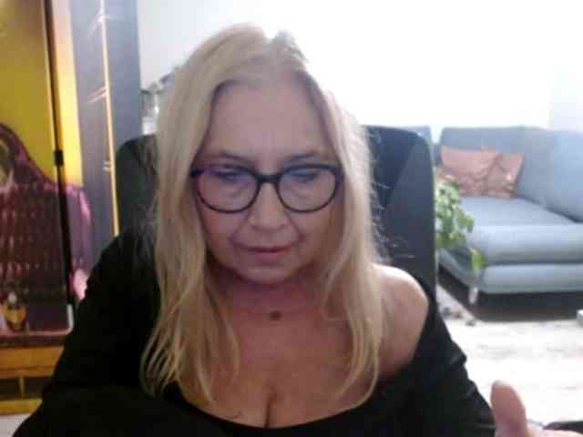 BlondeSofia webcam