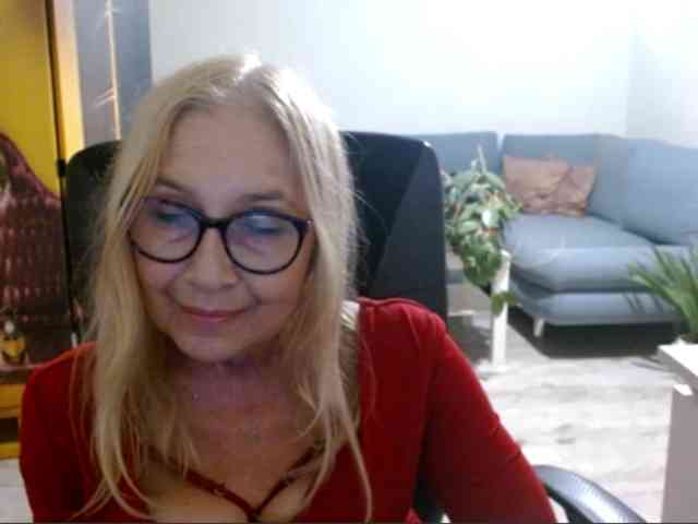 BlondeSofia webcam
