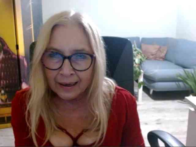 BlondeSofia webcam