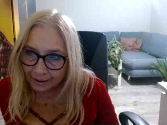 BlondeSofia webcam