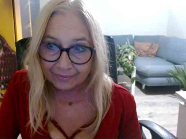 BlondeSofia webcam