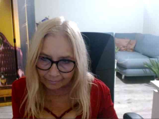 BlondeSofia webcam