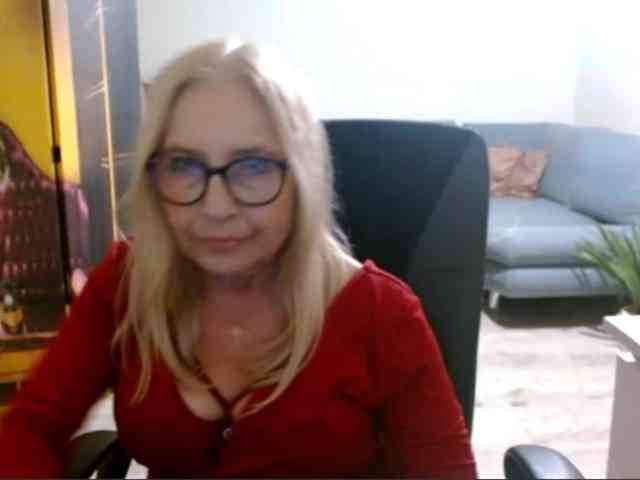 BlondeSofia webcam
