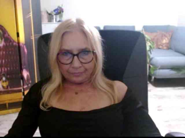 BlondeSofia webcam