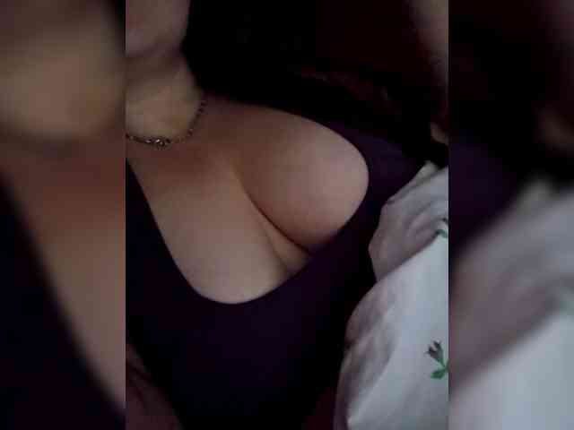 MommycurvyX1 webcam