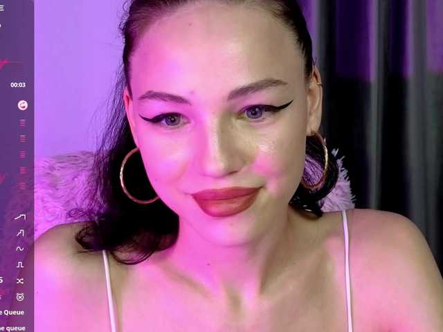 EmilyLuxxxury webcam