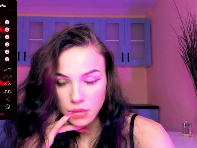 EmilyLuxxxury webcam