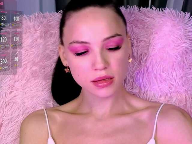 EmilyLuxxxury webcam