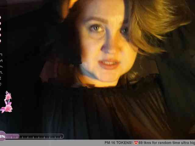 PusssyJuicy webcam