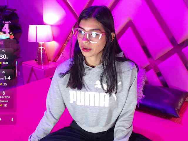 LolaPierce webcam