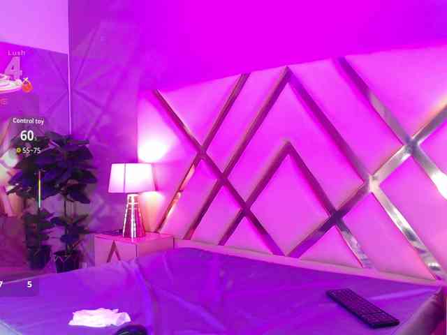 LolaPierce webcam