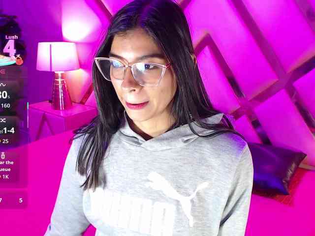 LolaPierce webcam