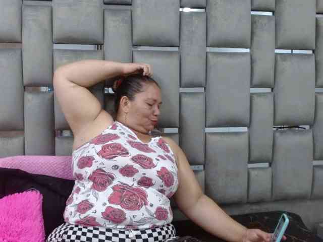 Loly47 webcam