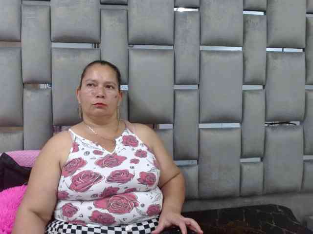 Loly47 webcam