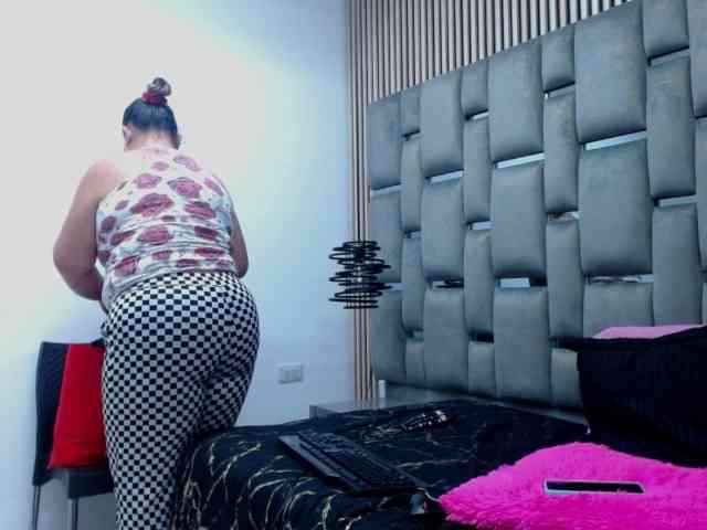 Loly47 webcam