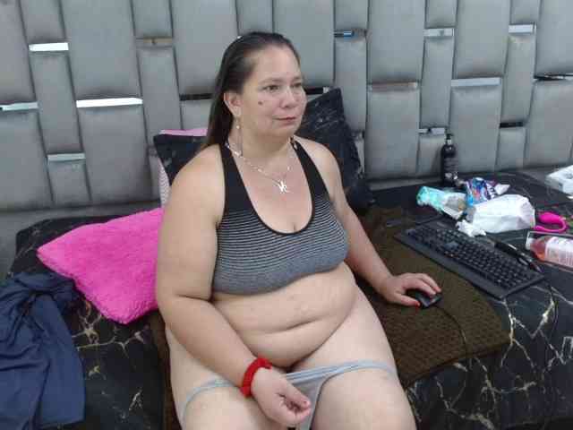 Loly47 webcam