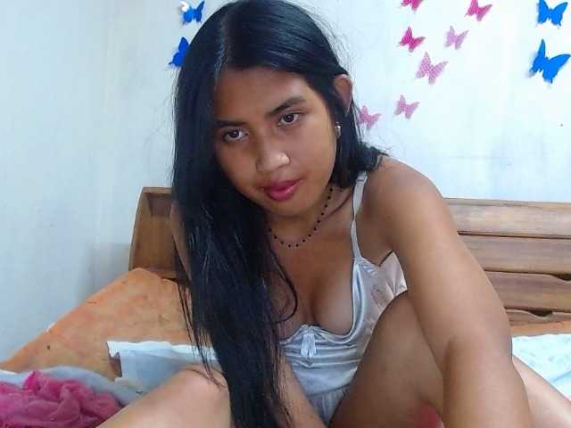 PrincessAriahsquirty4u2 webcam