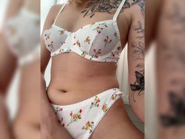 Entra en el chat con el modelo Cristi-Candy Cristi-Candy