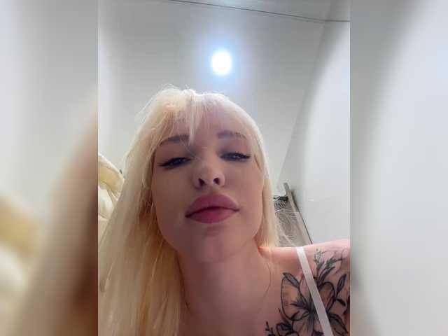 Gratis Live Sexcam mit Cristi-Candy Cristi-Candy