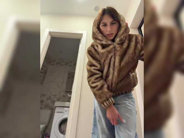 Entra en el chat con el modelo --Eva-22-- --Eva-22--