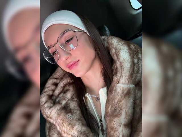 Entra en el chat con el modelo --Eva-22-- --Eva-22--