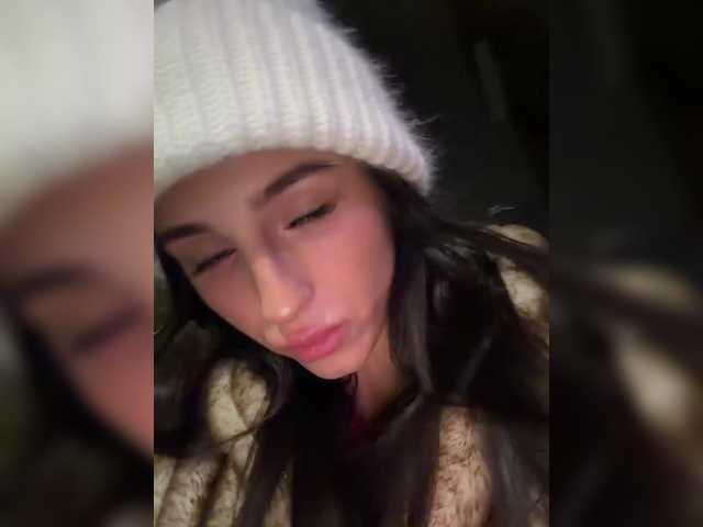 Entra en el chat con el modelo --Eva-22-- --Eva-22--