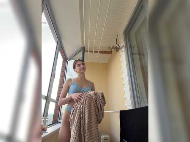 Entra en el chat con el modelo --Eva-22-- --Eva-22--