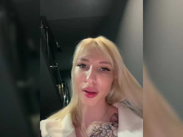 Entra en el chat con el modelo Cristi-Candy Cristi-Candy