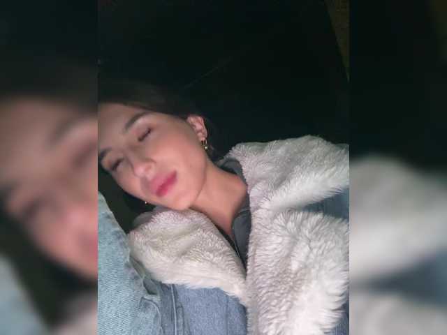 Entra en el chat con el modelo --Eva-22-- --Eva-22--