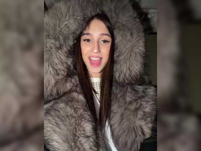 Entra en el chat con el modelo --Eva-22-- --Eva-22--