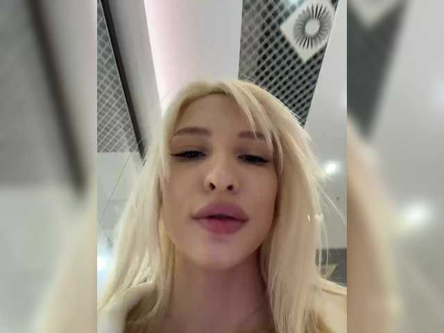 Entra en el chat con el modelo Cristi-Candy Cristi-Candy
