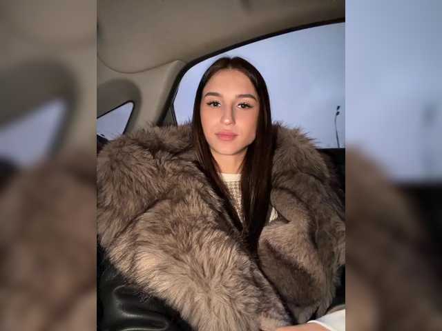 Entra en el chat con el modelo --Eva-22-- --Eva-22--