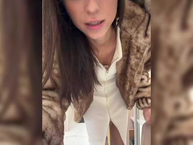 Entra en el chat con el modelo --Eva-22-- --Eva-22--