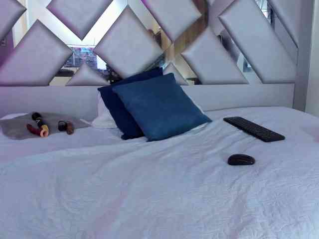 Lorenn-Hill1 webcam
