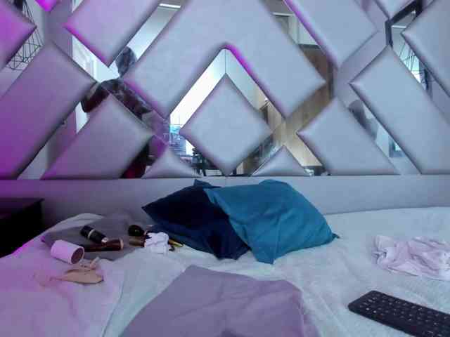 Lorenn-Hill1 webcam