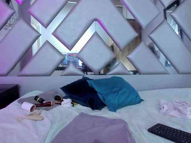 Lorenn-Hill1 webcam