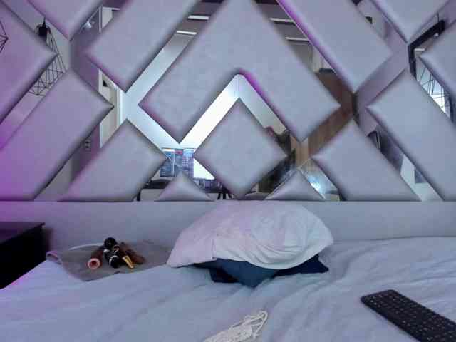 Lorenn-Hill1 webcam