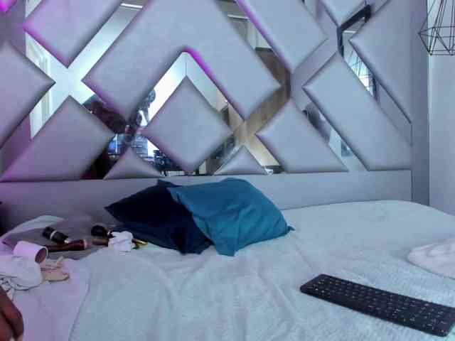 Lorenn-Hill1 webcam