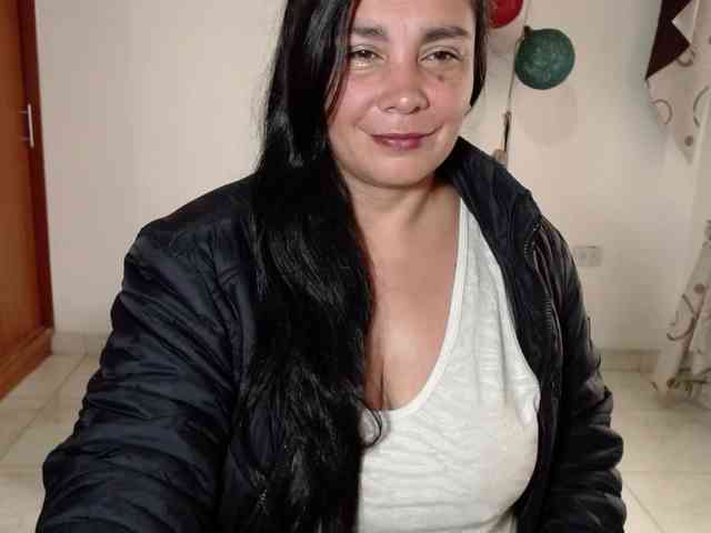 vivian-milf-paint webcam