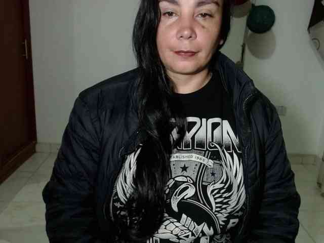 vivian-milf-paint webcam