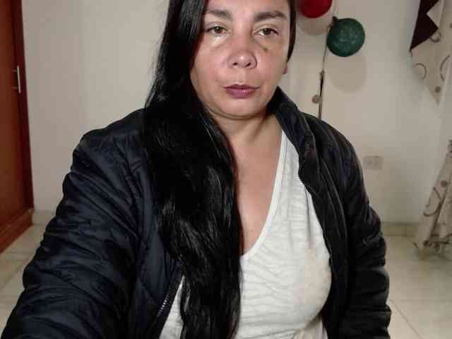 vivian-milf-paint webcam